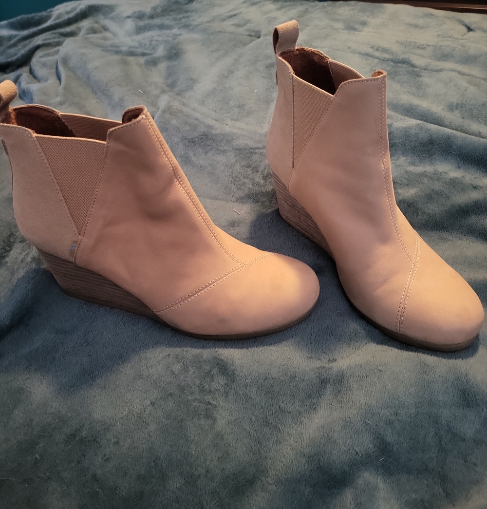 Toms Beige Wedge Chelsea Ankle Boots